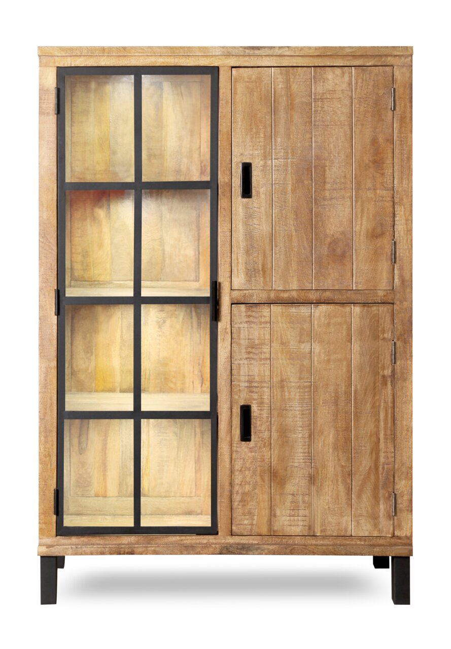 Vooraanzicht van een houten hoogkast met glazen deur en metalen frame.