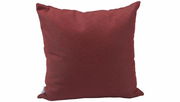 Rotes Dekokissen mit geometrischem Muster, Frontalansicht
