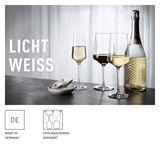 Rotweinglas Lichtweiß 2er-Set, seitliche Perspektive, neben Sektflasche und Austern auf einem Tisch arrangiert.