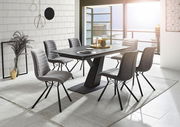 Moderner Esstisch mit sechs grauen Stühlen in einem hellen Raum, seitliche Perspektive.