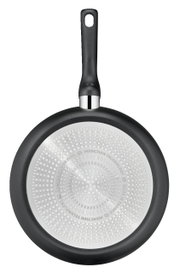 Ansicht von unten einer Bratpfanne Titanium 28 cm mit Induktionsboden und schwarzem Griff