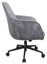 Grauer Drehstuhl mit gepolsterter Sitzfläche und Rückenlehne, seitliche Perspektive