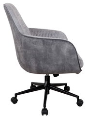 Grauer Drehstuhl mit gepolsterter Sitzfläche und Rückenlehne, seitliche Perspektive