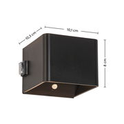 Schwarze Akku-Wandleuchte in kubischer Form, seitliche Perspektive, mit sichtbaren Abmessungen von 10,3 cm x 10,1 cm x 8 cm.