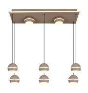 Moderne LED-hanglamp met zes bolvormige lampen, hangend aan zwarte kabels aan een rechthoekige plafondplaat. Aanzicht van onderaf.