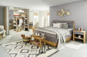 Gemütliches Schlafzimmer mit Boxspringbett MARISSA in Holzoptik, grauem Polster und passender Nachtkommode, aus der Perspektive von vorne rechts.