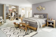 Gemütliches Schlafzimmer mit Boxspringbett MARISSA in Holzoptik, grauem Polster und passender Nachtkommode, aus der Perspektive von vorne rechts.