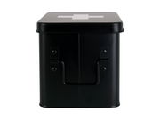 Schwarze Aufbewahrungsbox mit weißem Kreuz auf dem Deckel, frontal betrachtet