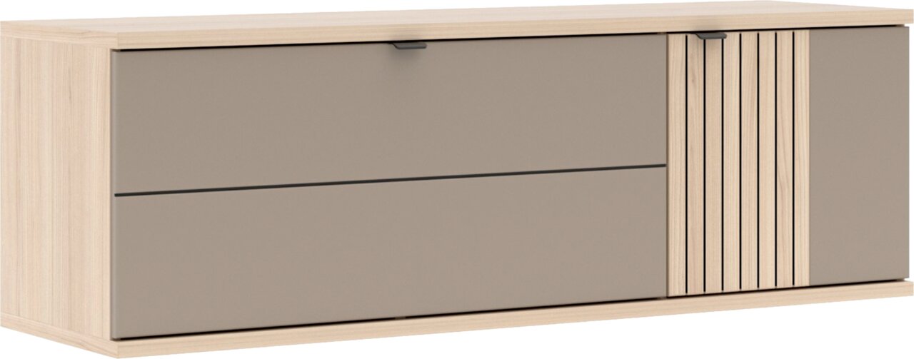 XORA Hänge-Schuhschrank PISA Modernes Sideboard/Lowboard in heller Holzoptik mit zwei grauen Schiebetüren und geriffelter Holzfront, freigestellt, Ansicht schräg von vorn.