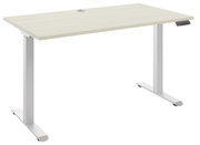 Moderner E-Schreibtisch mit heller Holzoberfläche und weißem Gestell, seitliche Perspektive