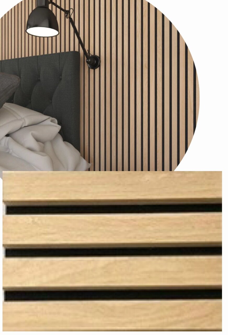 Akoestische panelen met houtlook, verticale strepen, aan de muur achter een bed met lamp, zijaanzicht