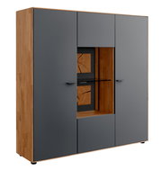 Modernes Highboard aus Holz mit grauen Türen und einem zentralen offenen Fach, seitliche Perspektive.