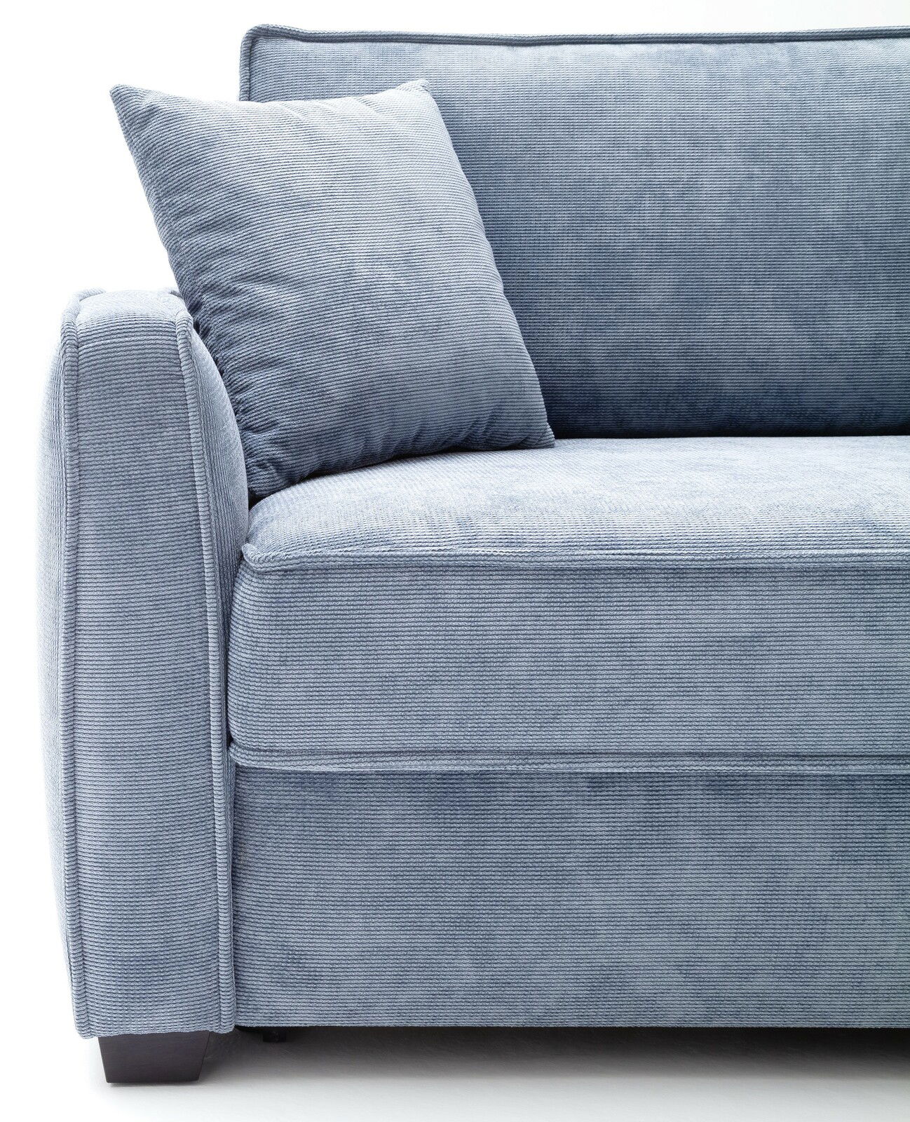 Detailansicht eines blauen Funktionssofas mit Kissen, seitliche Perspektive