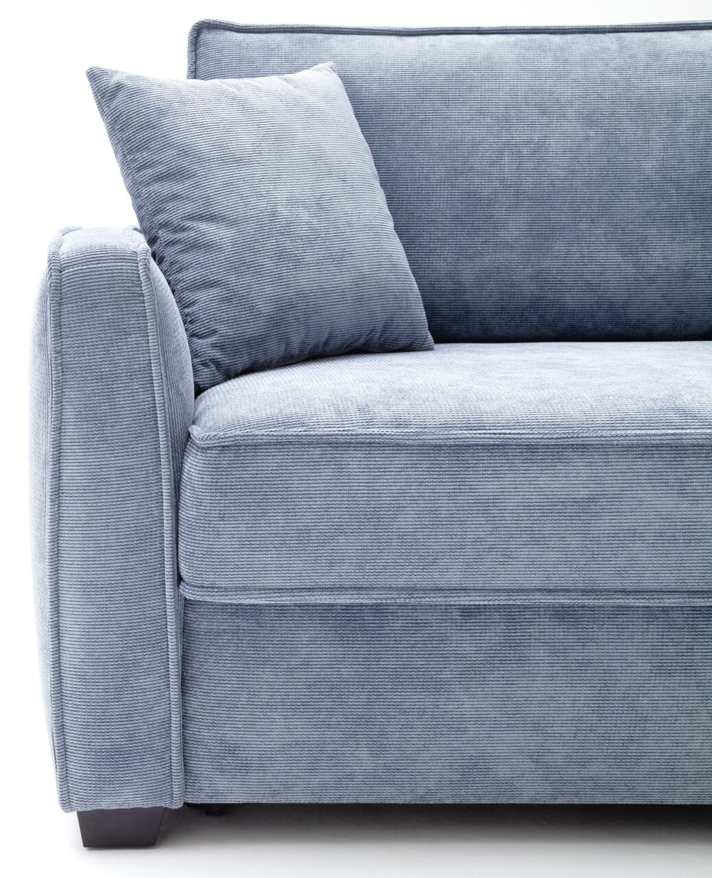 Detailansicht eines blauen Funktionssofas mit Kissen, seitliche Perspektive