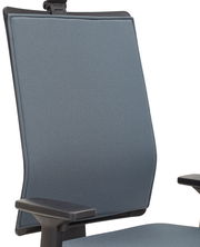 Rückansicht eines blauen Drehstuhls mit Armlehnen, Dieter Knoll Drehstuhl NUOVO