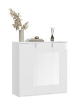 Weiße Garderobenkombination mit drei Türen, dekoriert mit einer Vase und Büchern, aus der Frontalperspektive.