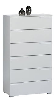 Weiße Hochkommode mit sechs Schubladen, dekoriert mit zwei metallischen Vasen auf der Oberseite, seitliche Perspektive