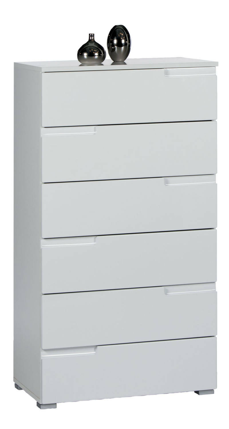 Weiße Hochkommode mit sechs Schubladen, dekoriert mit zwei metallischen Vasen auf der Oberseite, seitliche Perspektive
