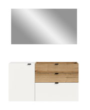 Modernes Badmöbel-Set mit großem rechteckigen Spiegel und Waschtischunterschrank in Weiß und Eiche-Optik mit schwarzen Griffen, Frontansicht