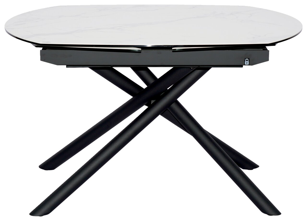 Moderner Esstisch mit weißer Marmoroptik-Tischplatte und schwarzen, überkreuzten Beinen, seitliche Perspektive