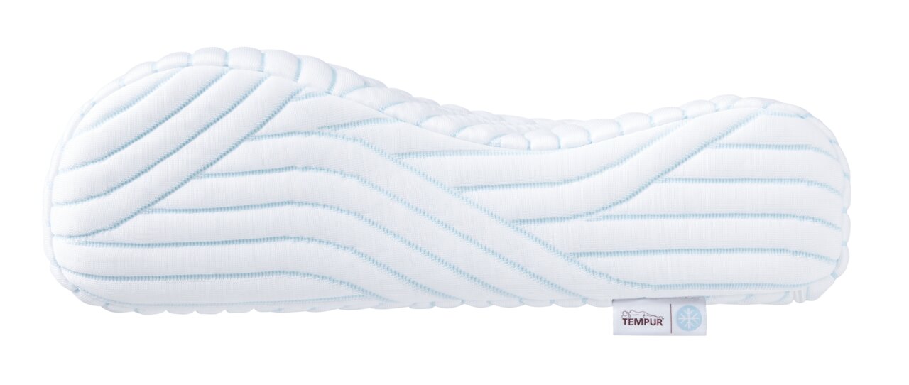 Seitliche Ansicht eines ergonomischen Schlafkissens mit wellenförmigem Design und Tempur-Logo.