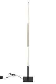 Moderne LED-Stehleuchte mit schlankem, minimalistischem Design, seitliche Perspektive