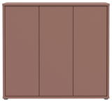 Vorderansicht eines braunen XL-Schuhschranks mit drei Türen.