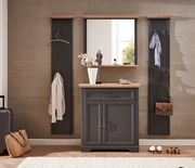 Garderoben-Set mit zwei schmalen Garderobenpaneelen, einem Spiegel und einem Schuhschrank in dunklem Holz mit heller Ablage, frontal betrachtet.