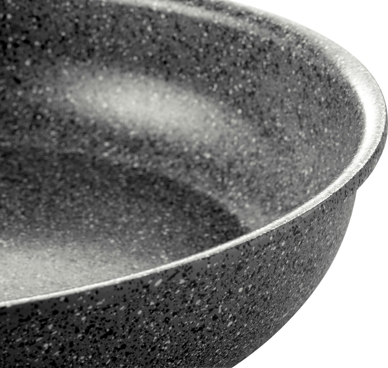 Nahaufnahme einer grauen, marmorierten Pfanne mit Antihaftbeschichtung, seitliche Perspektive