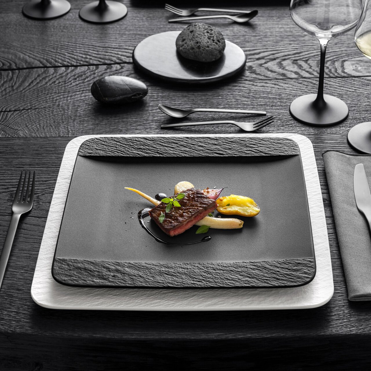 Villeroy & Boch Speiseteller quadratisch MANUFACTURE ROCK Quadratischer Speiseteller in eleganter Tischdekoration, Draufsicht