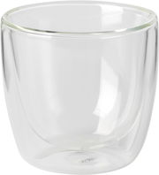 Transparenter doppelwandiger Glasbecher, seitliche Perspektive