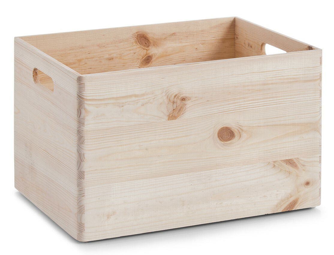 Holzkiste aus hellem Holz mit seitlichen Grifföffnungen, perspektivisch von vorne links fotografiert