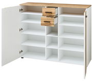 Offenes Garderoben-Set mit mehreren Regalfächern und zwei Schubladen, Perspektive von vorne.