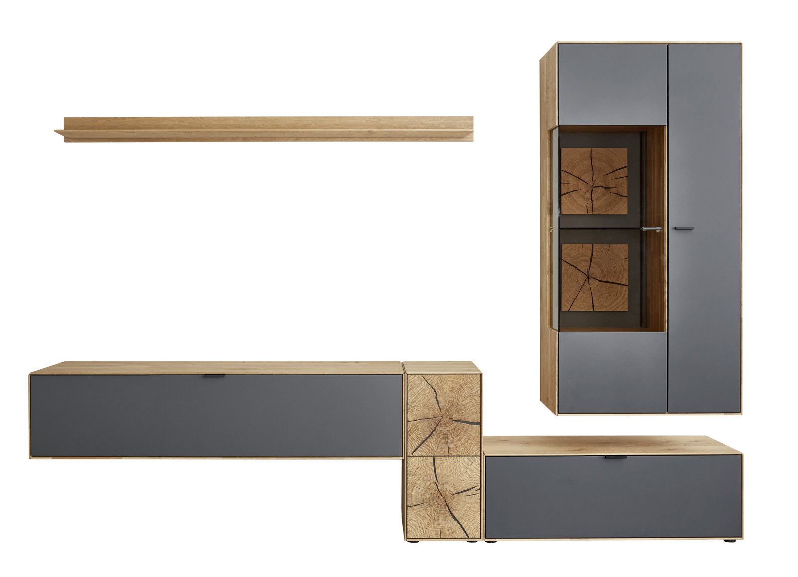 Moderne Wandkombination aus Holz und grauem Material, bestehend aus einem hohen Schrank, einem langen Regal und einem niedrigen Schrank, frontal betrachtet.