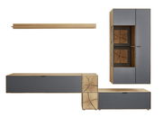 Moderne Wandkombination aus Holz und grauem Material, bestehend aus einem hohen Schrank, einem langen Regal und einem niedrigen Schrank, frontal betrachtet.