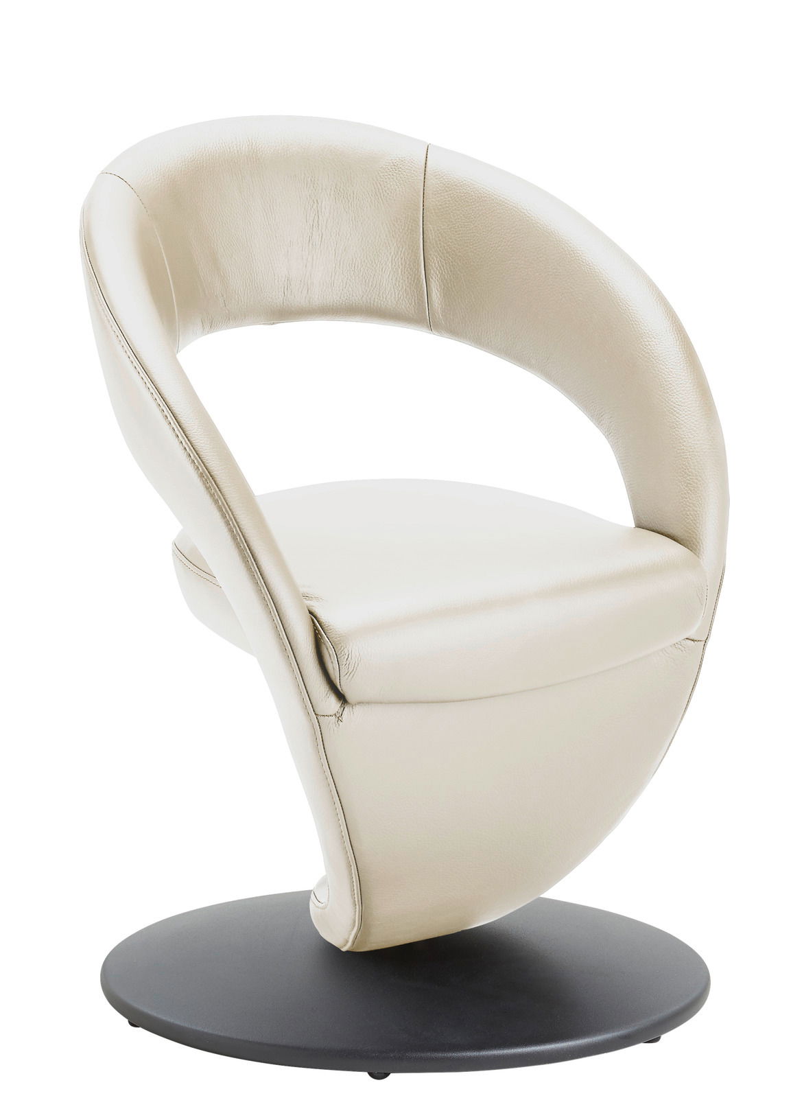 Moderano Sessel MEDINO Moderner cremefarbener Sessel mit geschwungenem Design und schwarzem Rundfuß, seitliche Perspektive