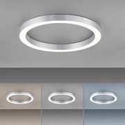 Moderne runde Deckenleuchte aus Metall mit LED-Beleuchtung, von unten betrachtet.