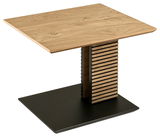 Moderner Beistelltisch mit Holzplatte und gestreifter Mittelsäule, seitliche Perspektive