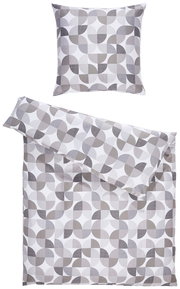Bettwäsche-Set mit geometrischem Muster in Grau- und Weißtönen, bestehend aus einem Kissenbezug und einem Bettdeckenbezug, aus der Vogelperspektive fotografiert.