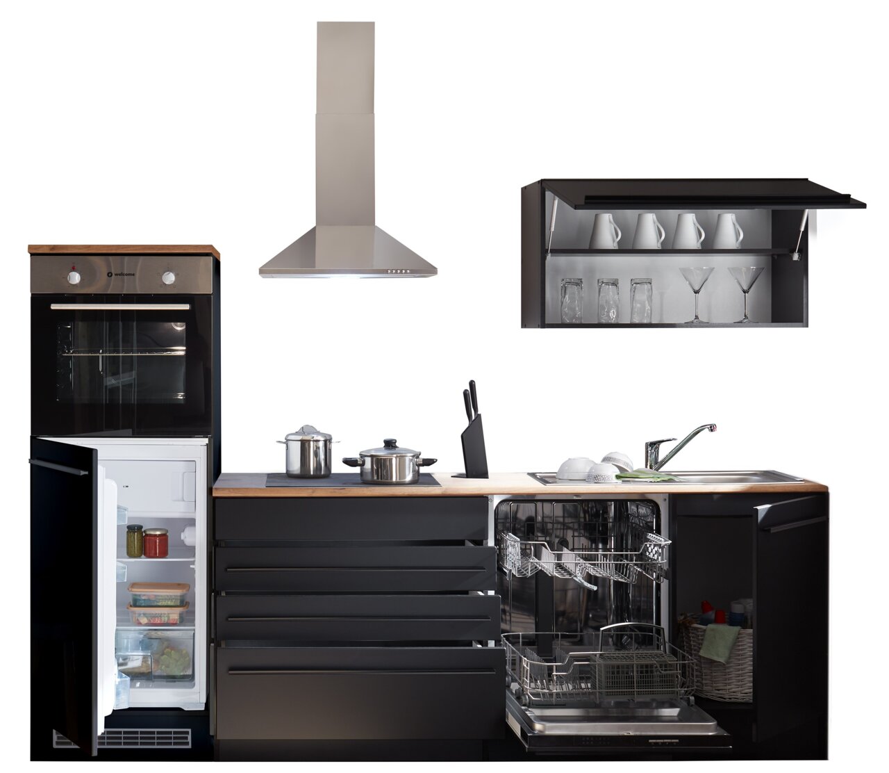 Moderne Küchenzeile mit schwarzem Design, bestehend aus einem Kühlschrank, einem Backofen, einer Dunstabzugshaube, einem Geschirrspüler und einem Hängeschrank mit Gläsern. Frontale Perspektive.