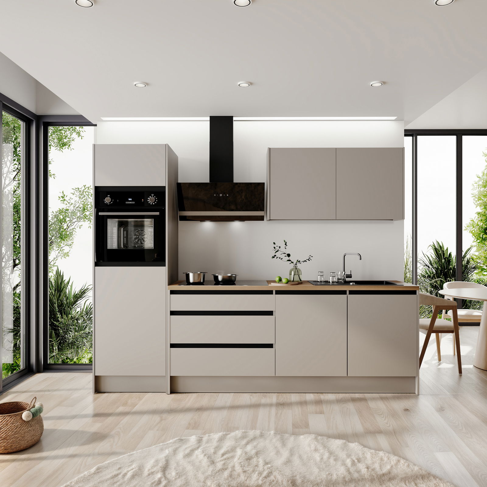 Moderne Küchenzeile in einem hellen Raum mit großen Fenstern, ohne Elektrogeräte, mit grauen Schränken und Holzarbeitsplatte, seitliche Perspektive.