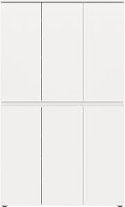 Weißer, minimalistischer Schrank mit sechs glatten Türen ohne Griffe, frontale Ansicht.