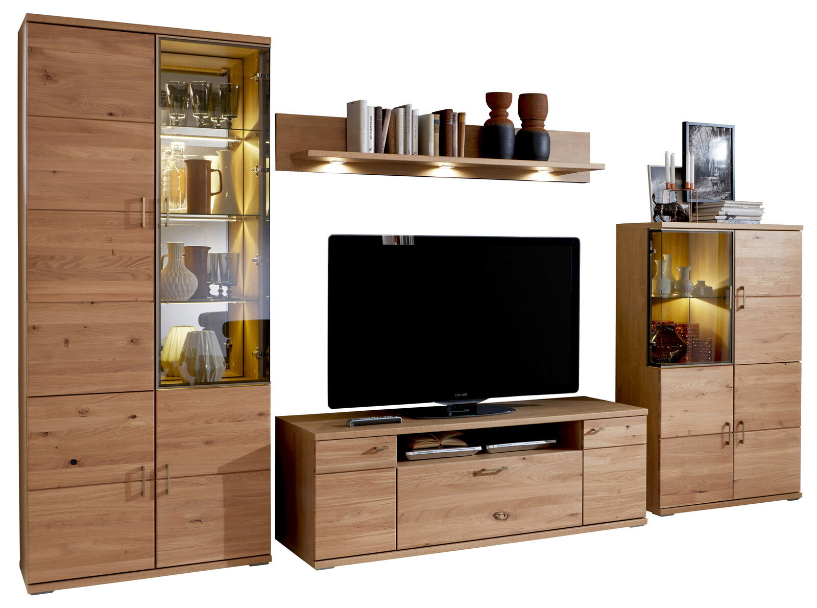 Wandkombination Cantus BRILON in Holzoptik mit Vitrinen, TV-Element und Wandregal, frontal betrachtet.