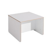 Weißer Kindertisch aus Holz, seitliche Perspektive