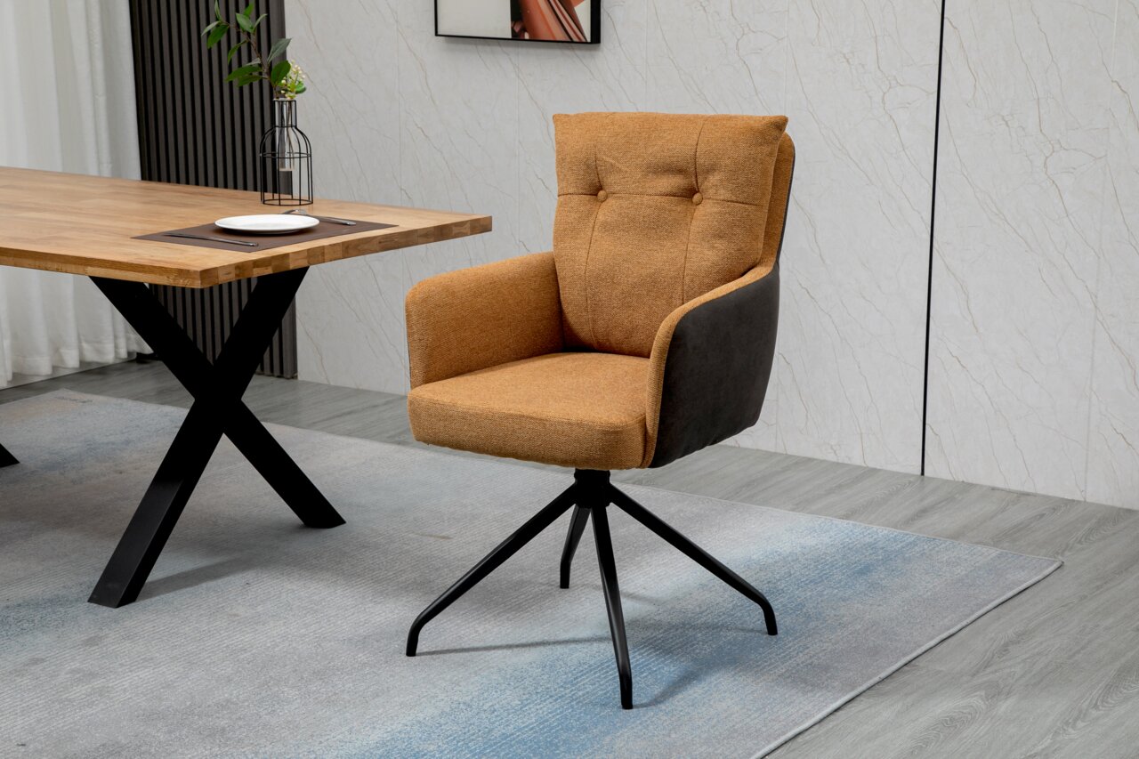 Moderner Sessel mit braunem Stoffbezug und schwarzem Metallgestell, seitliche Perspektive.