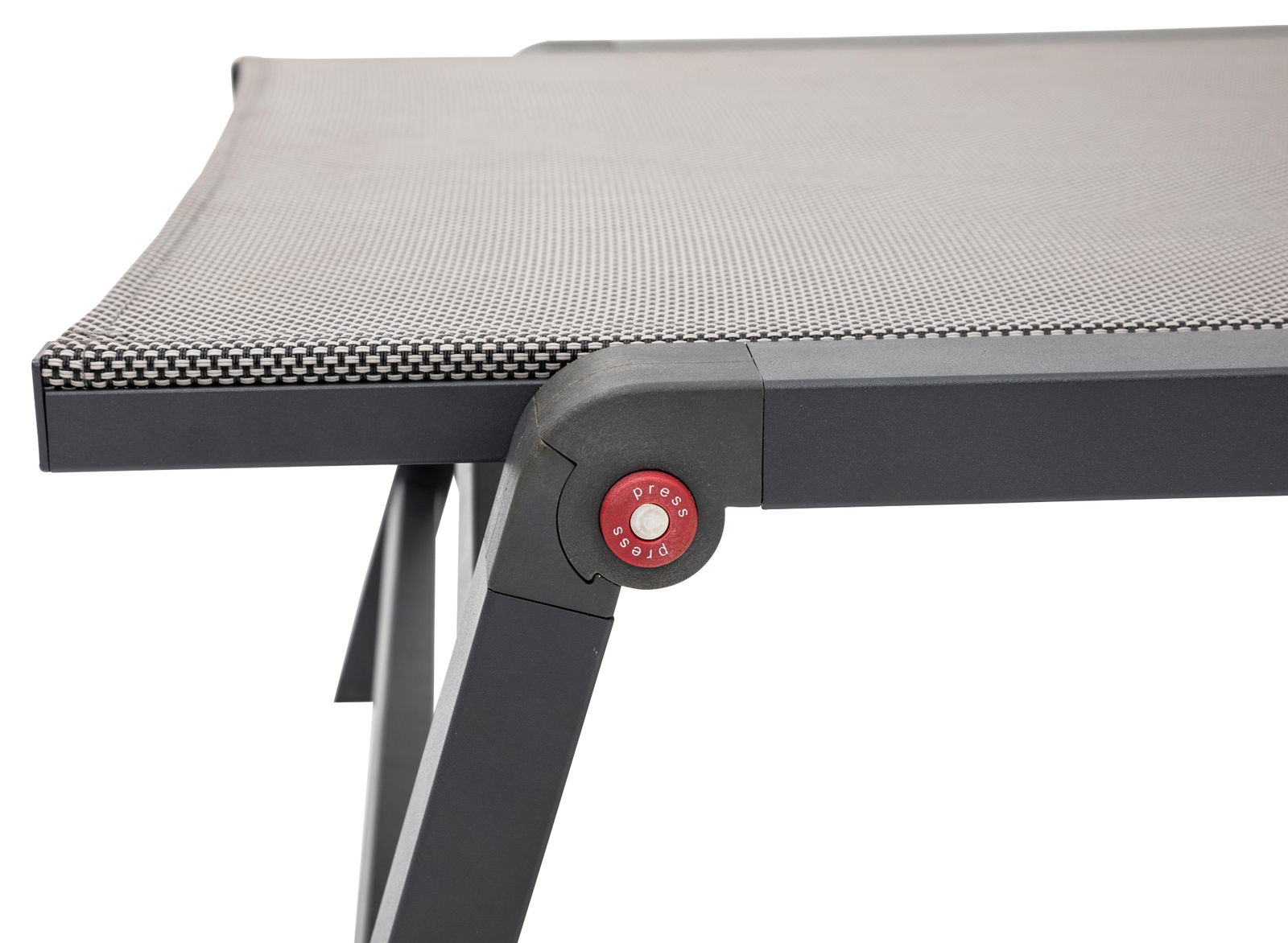 Nahaufnahme einer Gartenliege mit grauem Metallrahmen und verstellbarem Gelenk, seitliche Perspektive.