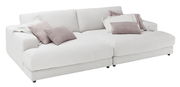 Großes, weißes Megasofa mit mehreren Kissen in verschiedenen Pastelltönen, seitliche Perspektive.