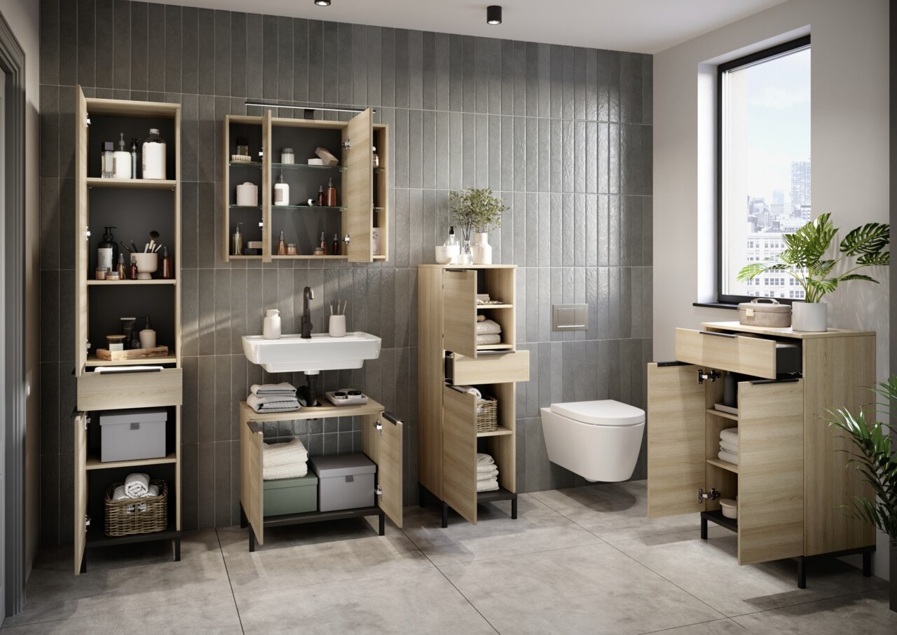 Moderner Badezimmer-Waschbeckenunterschrank aus Holz mit offenen Türen und Schubladen, frontal betrachtet, umgeben von weiteren Badmöbeln und Accessoires.