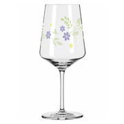 Weinglas mit floralem Muster in Seitenansicht