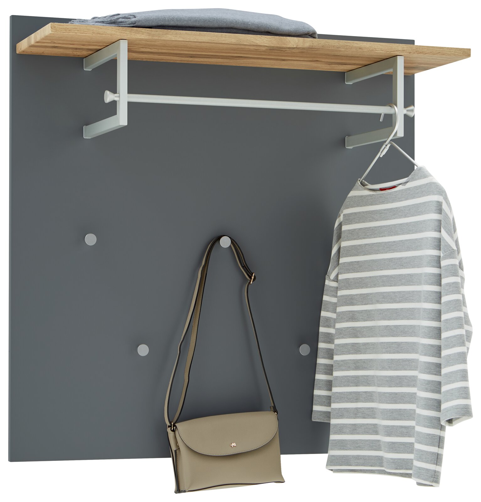 Garderobenpaneel in Frontalansicht mit grauer Rückwand, Holzablage oben, Kleiderstange und Haken, an denen eine Tasche und ein gestreiftes Shirt hängen.